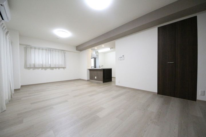 アルファライフ市駅南901の居間