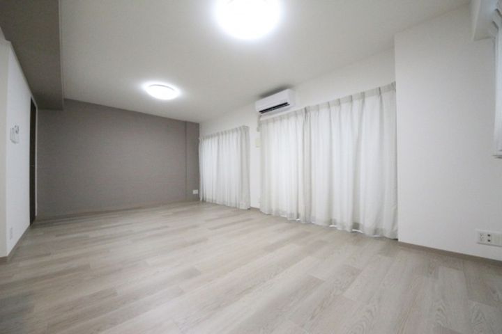 アルファライフ市駅南901の居間