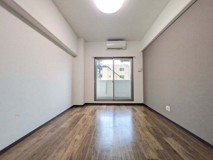 ミモザヒルズ古町302の居間