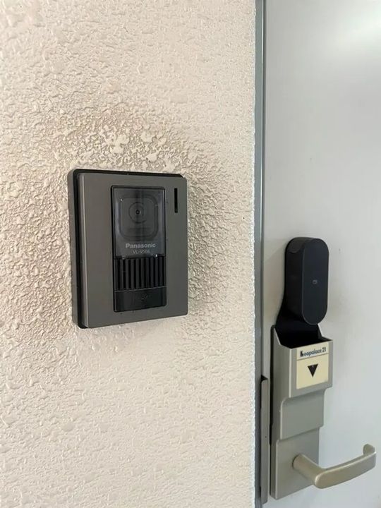 レオパレスラ プランタン 2203の玄関