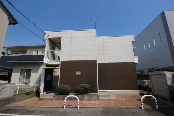 レオパレスひまわり松前108の外観