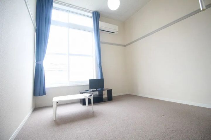 レオパレスグランディル204の居間