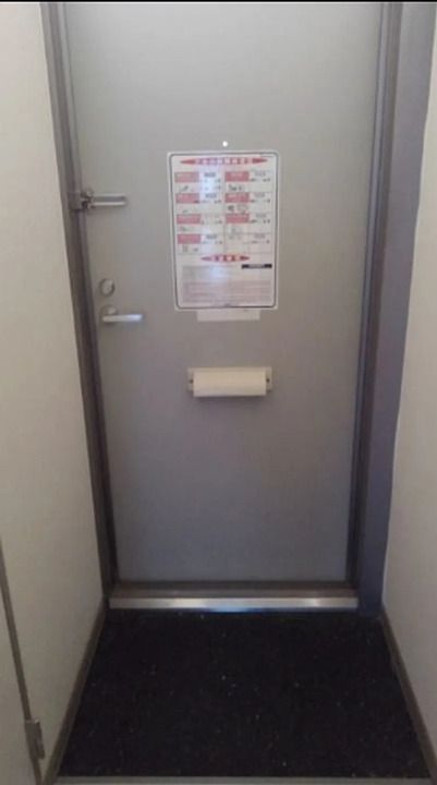 レオパレスグランディル204の玄関