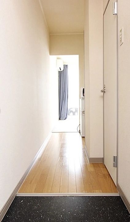 レオパレスグランディル204の玄関