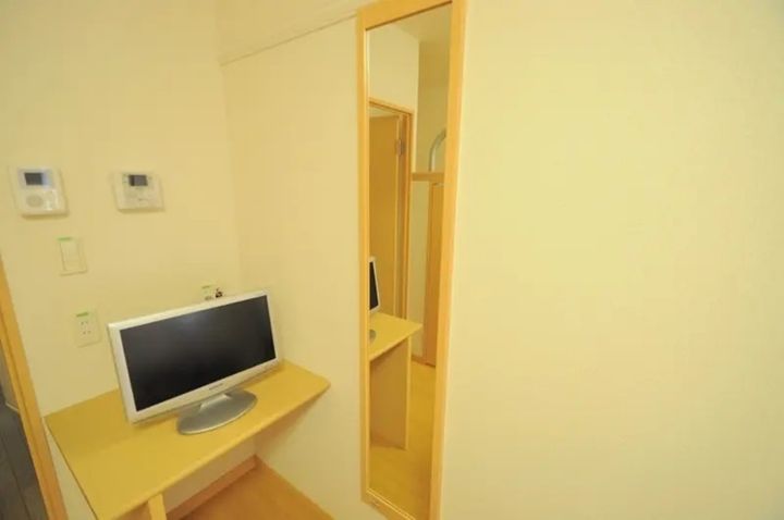 レオパレス辻町202の居間