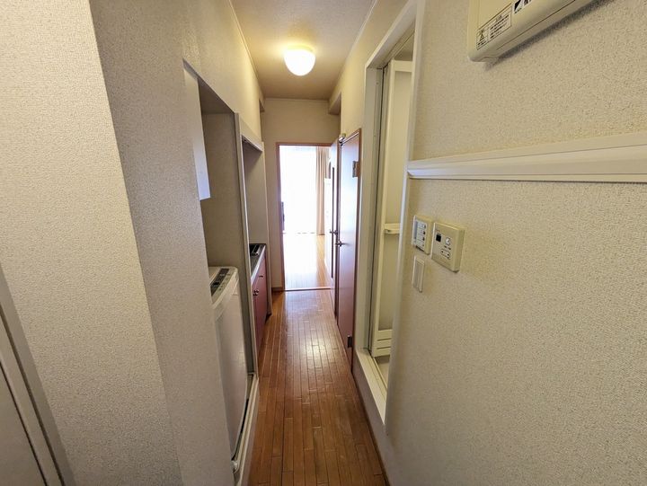 レオパレス辻町2103の玄関