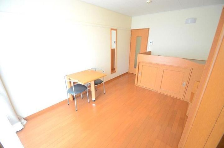 レオパレスソレーユ108の居間