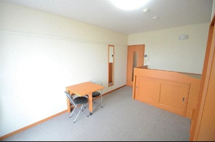 レオパレスソレーユ201の居間