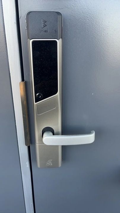 レオパレスソレーユ201の玄関