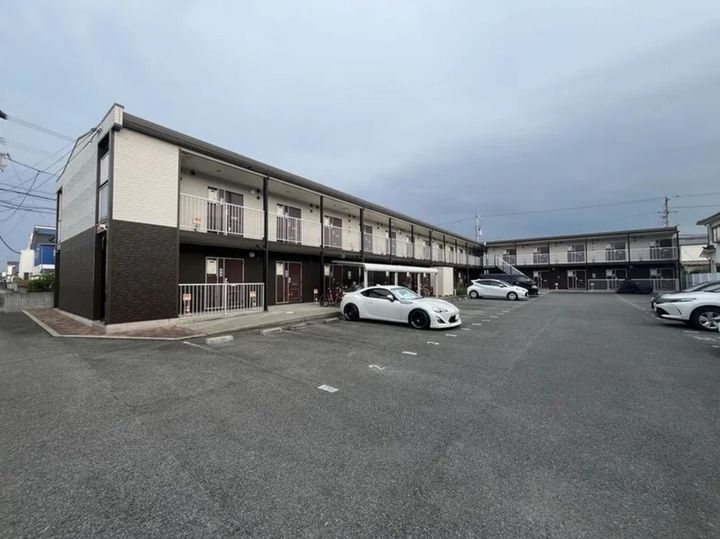 レオパレスフォーサイト 松山216の外観