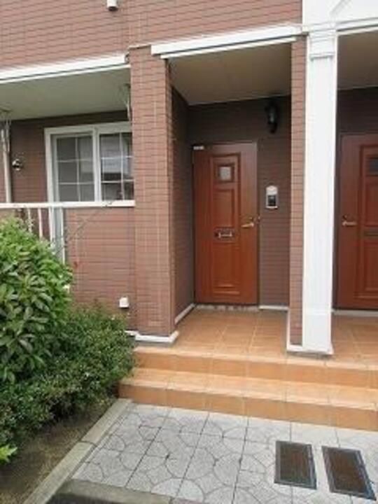 プリムローズ2 B102の玄関