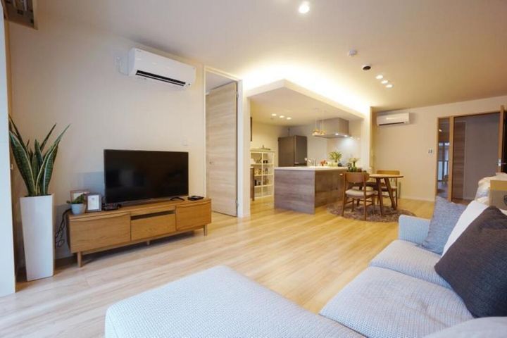 Kanon岩崎105の居間