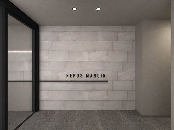 ルポ マノワール301の玄関