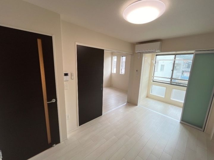 パルティール朝日ヶ丘201の居間