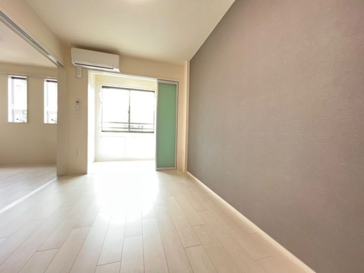 パルティール朝日ヶ丘201の居間