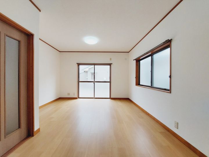 愛媛県松山市余戸西5丁目2−27(一戸建)の賃貸物件0002の居間