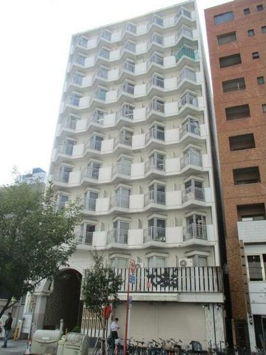 栄マンションS棟の外観