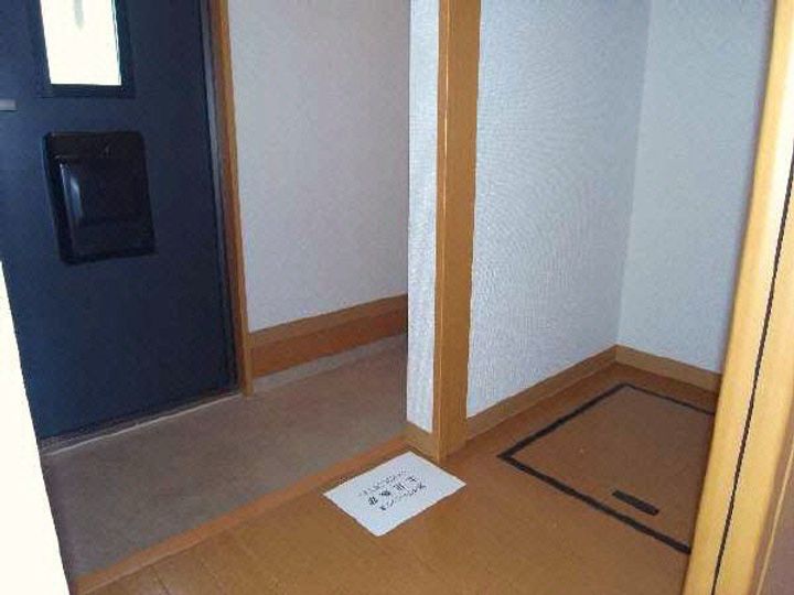 アーバンコート101の玄関
