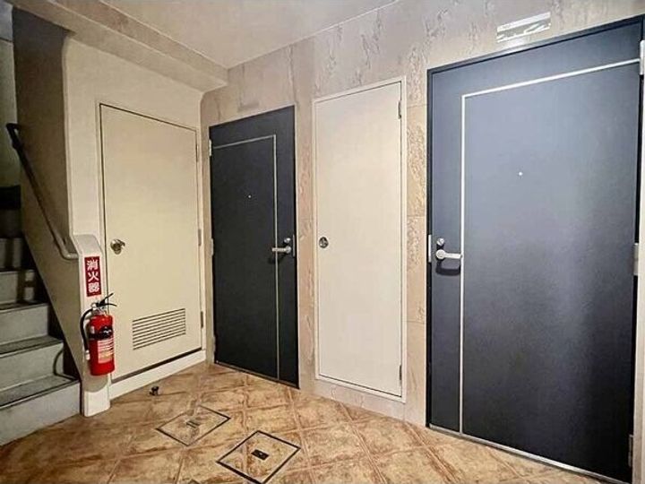 ラ・コール栄5の玄関