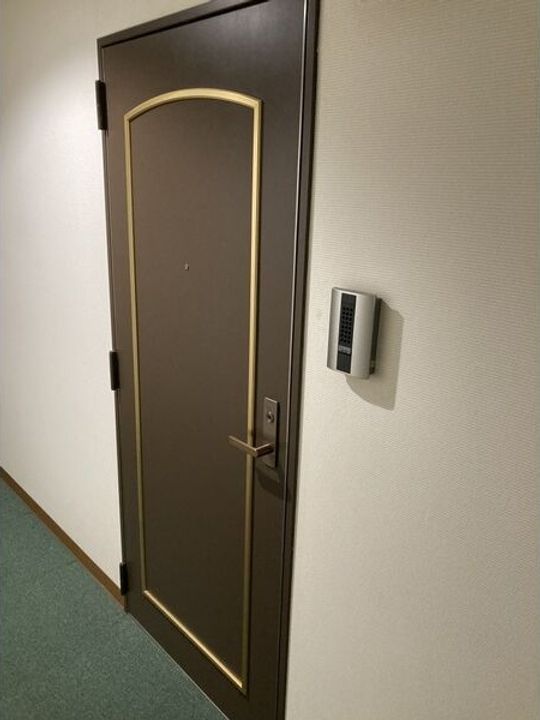 錦ハーモニービルの玄関