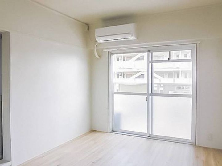 ビレッジハウス富木島8号棟0201の居間