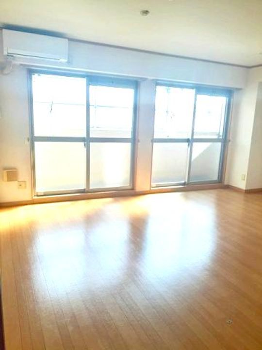 愛知県東海市名和町北向イ山(マンション)の賃貸物件303の居間