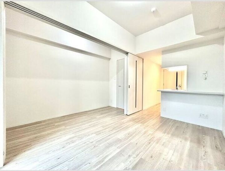 エスリード葵 広小路通の居間