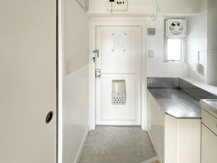 ビレッジハウス長草1号棟0209の玄関