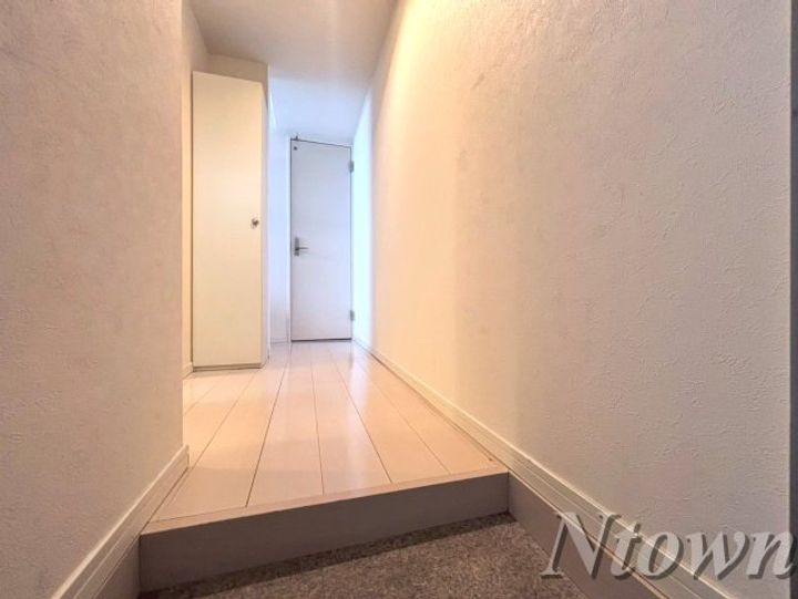 オークラレジデンス栄生の玄関