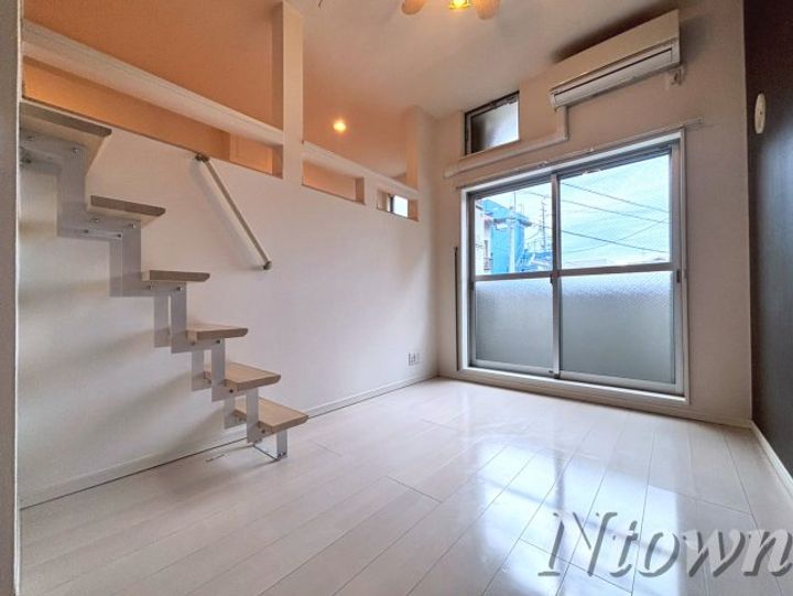 オークラレジデンス栄生の居間