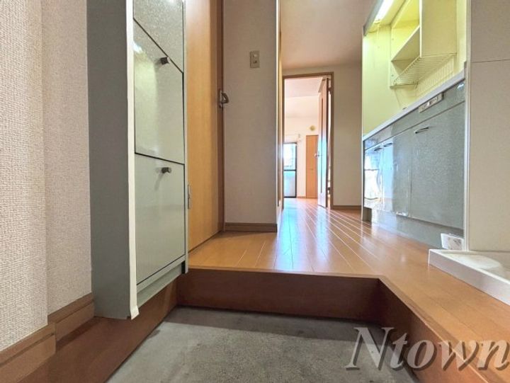 コーポなずなの玄関