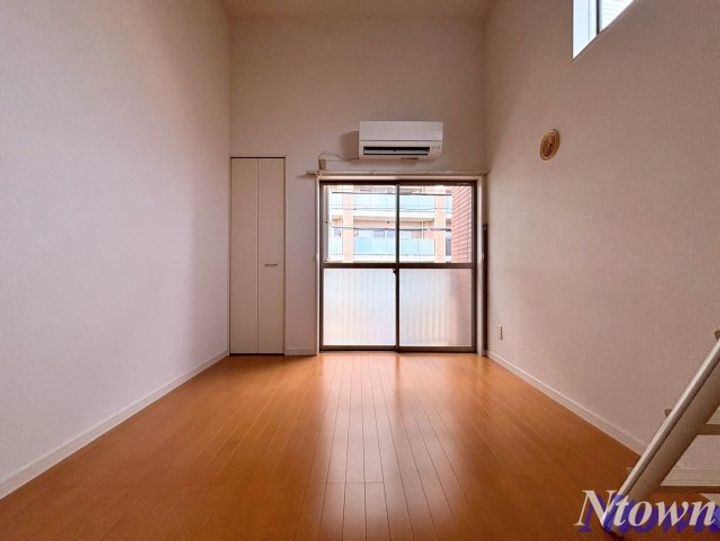 プティ オランジュの居間