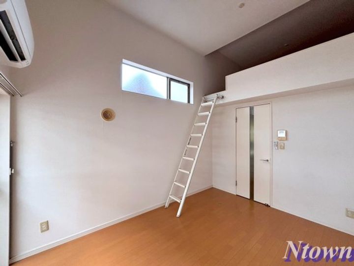 プティ オランジュの居間