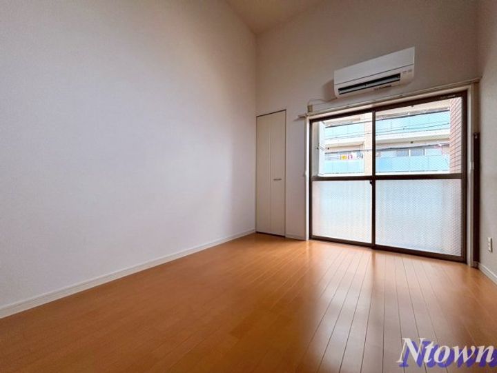 プティ オランジュの居間