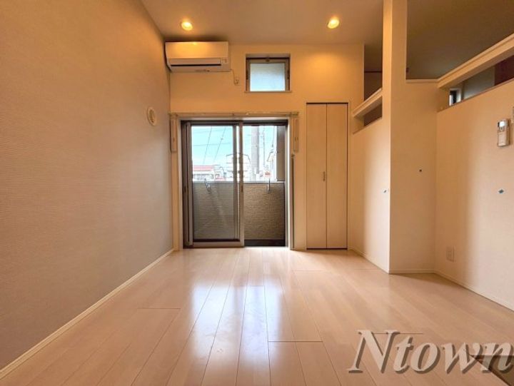 ディープリバーの居間