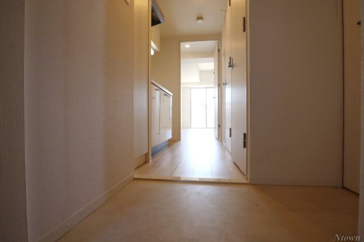 エスリード新栄プライムの玄関