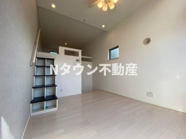 オリジン平安通の居間