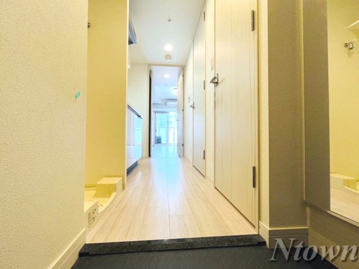 プレサンス丸の内アデルの玄関