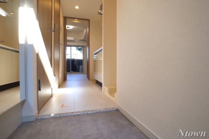 プレサンス東別院セレニスの玄関