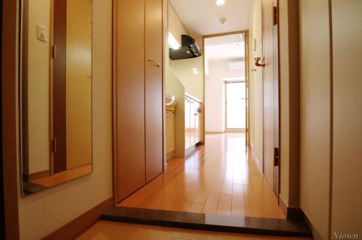 プレサンス桜通アベニューの玄関