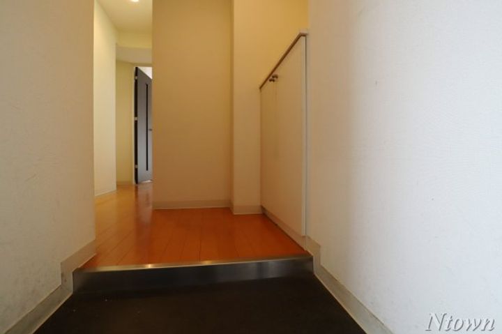 レジデンス名古屋千代田804の玄関