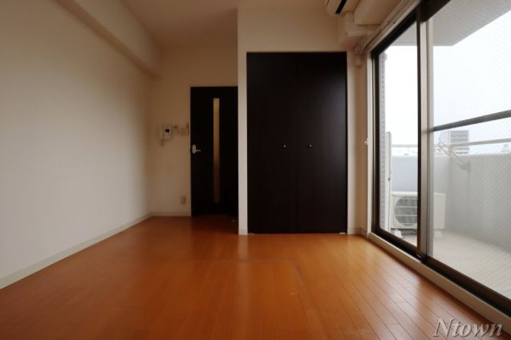 レジデンス名古屋千代田804の居間