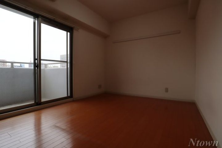 レジデンス名古屋千代田804の居間