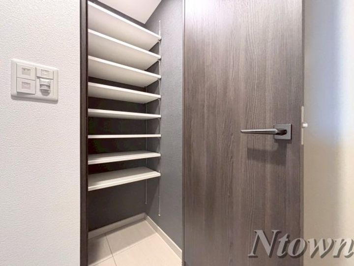 エステムプラザ名古屋UXの玄関