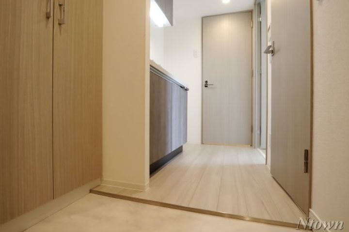 メイクス矢場町Ⅱの玄関
