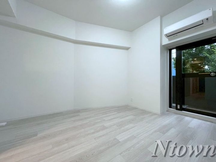 ディアレイシャス名古屋中村公園の居間