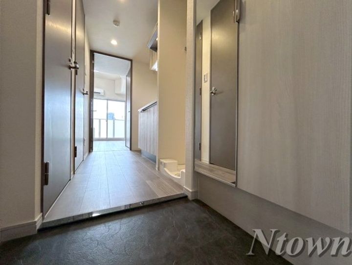 プレサンス千種駅前レガートの玄関