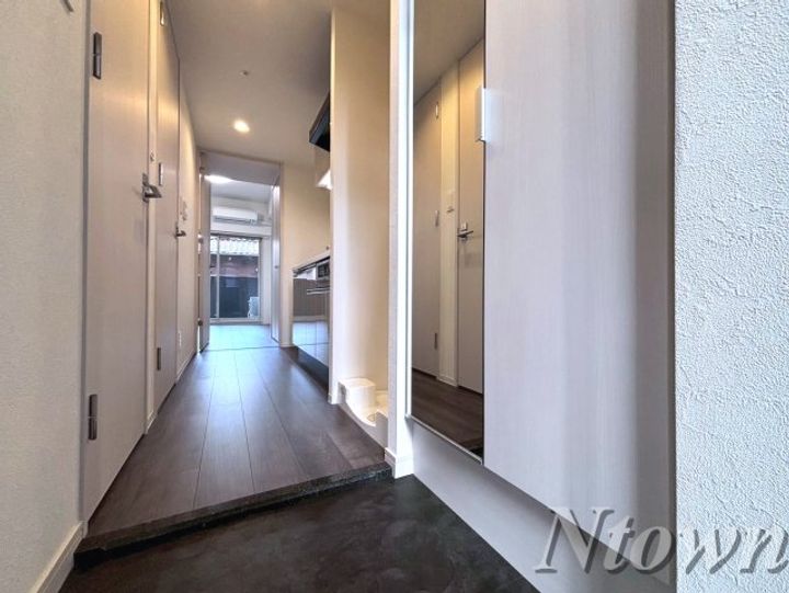 プレサンス太閤通駅前デュプルの玄関