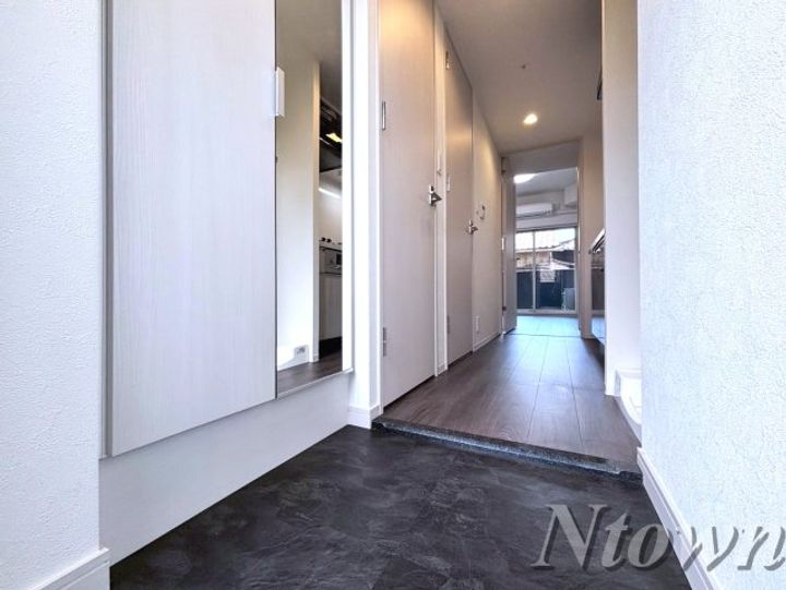 プレサンス太閤通駅前デュプルの玄関