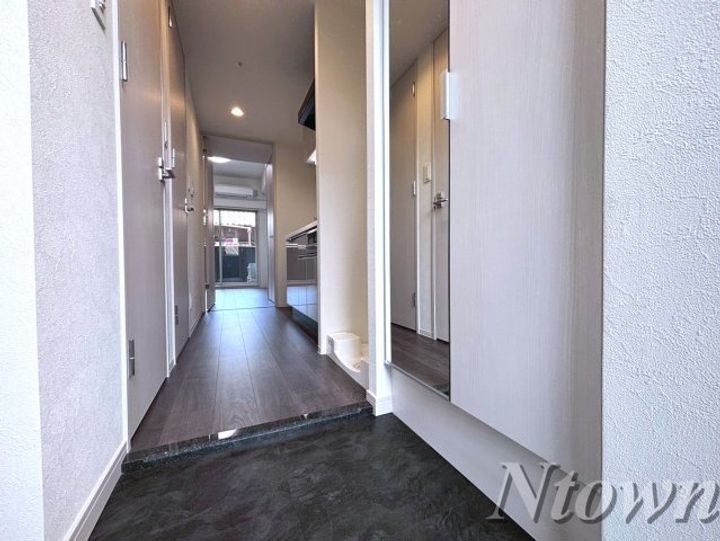 プレサンス太閤通駅前デュプルの玄関